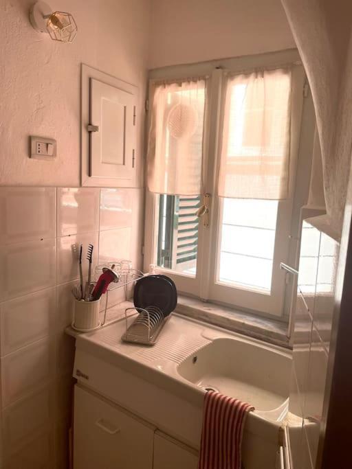 “A Ca Di Amelia” Apartment Savona Bagian luar foto