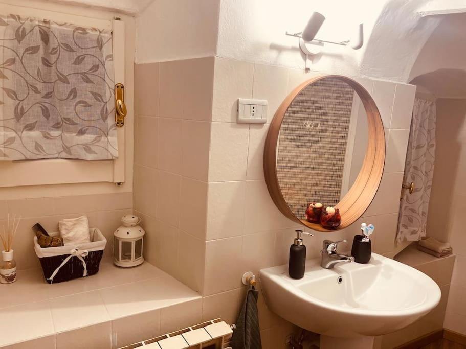 “A Ca Di Amelia” Apartment Savona Bagian luar foto