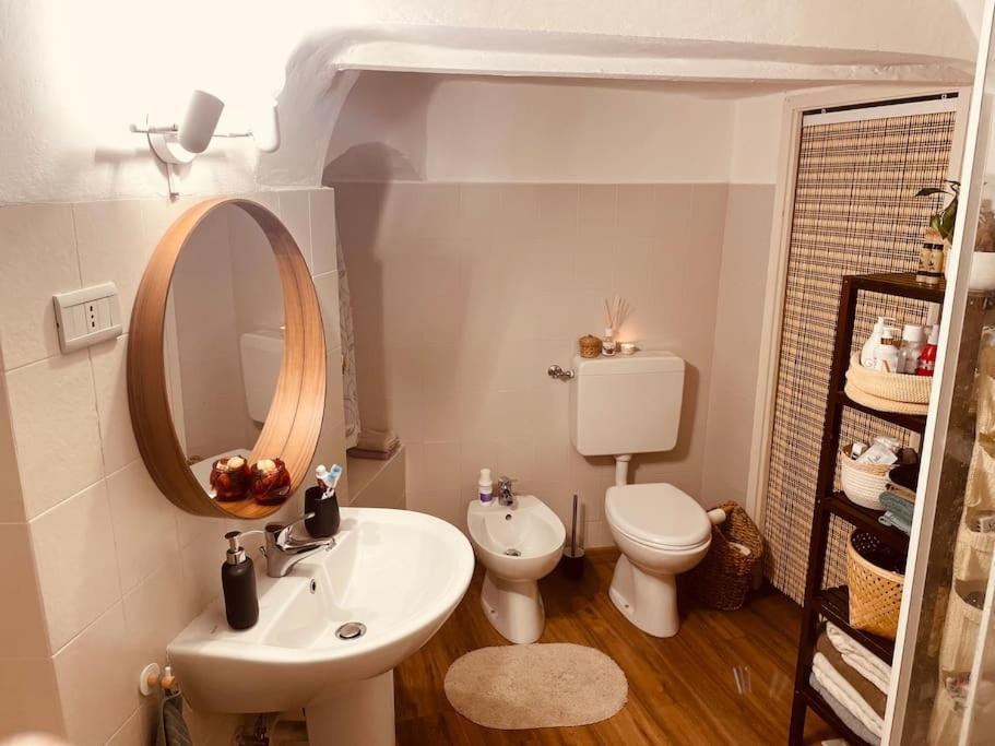“A Ca Di Amelia” Apartment Savona Bagian luar foto